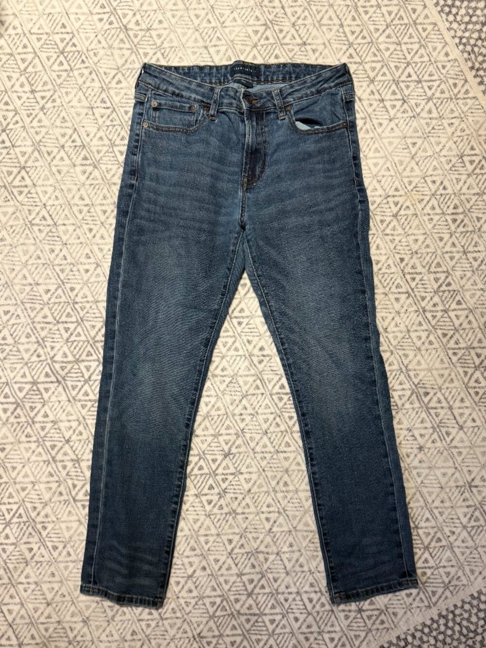 American Eagle Medium Wash Blue Jeans – Size 32/30